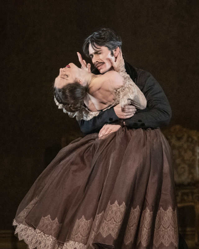 Melissa Hough og Ricardo Castellanos danser hovedrollene som Tatjana og Onegin