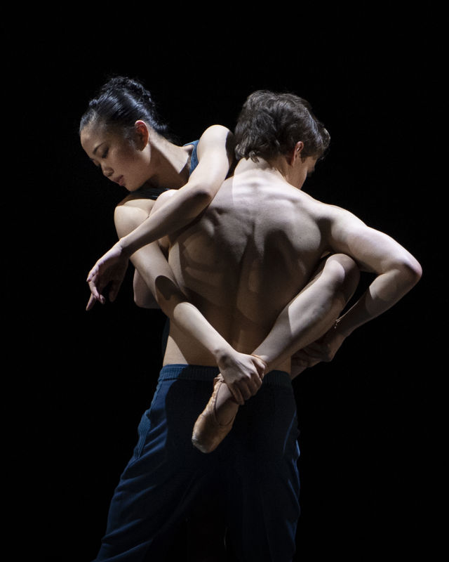 et par som danser tett sammen